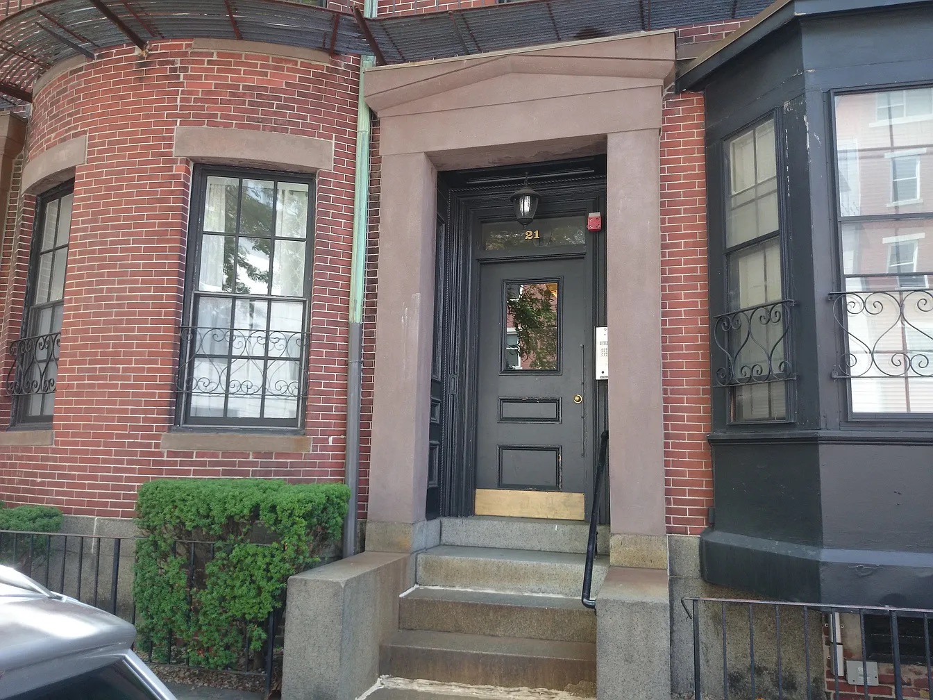21 Bowdoin exterior