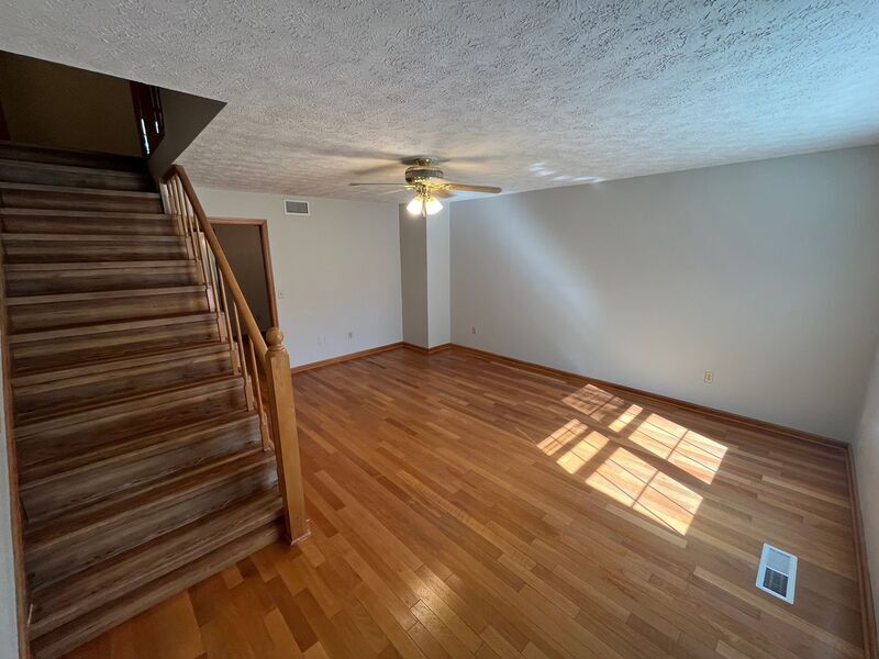 6933 Robinson Living Room